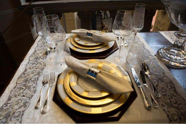 L'eleganza, la bellezza, la ricchezza di una grande amicizia 
Ospiti di Annie Féolde con la creatività di Stefano Ricci